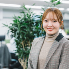 新卒1年目の社員インタビュー！美容系女子から、駐車場の営業へ。想定外の業界で見つけた「毎日が宝探し」な日々のサムネイル